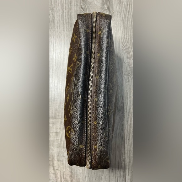 Louis Vuitton Monogram Trousse Toilette 28 Cosmetic Pouch - Picture 5 of 17